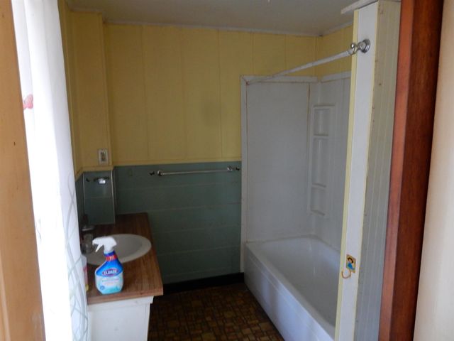 594 E Main Street, Newport City, VT 05855