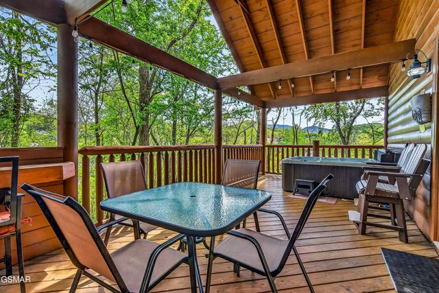 3922 Valley View Drive, Pigeon Forge, TN 37863