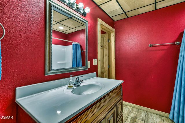 3922 Valley View Drive, Pigeon Forge, TN 37863