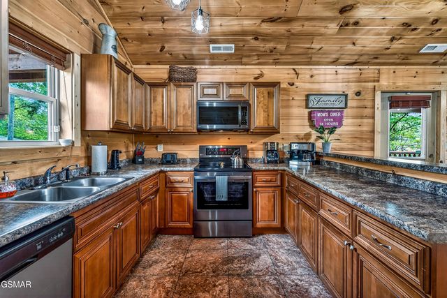 3922 Valley View Drive, Pigeon Forge, TN 37863