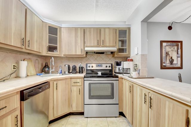 323 Pine Ridge Circle A-1, Greenacres, FL 33463