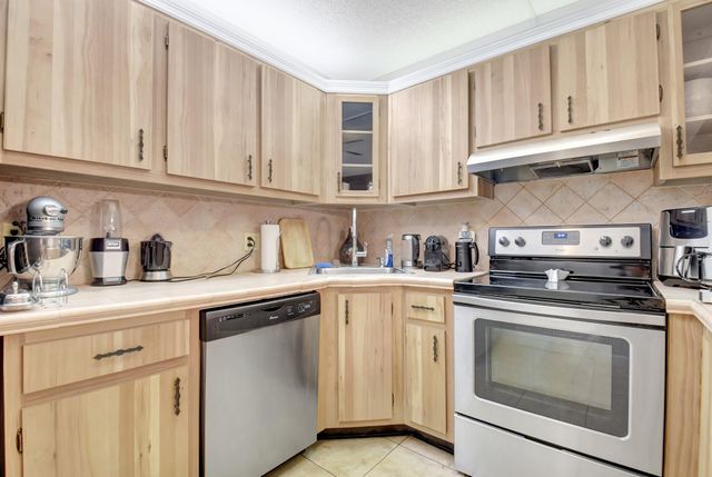 323 Pine Ridge Circle A-1, Greenacres, FL 33463