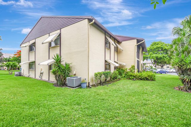 323 Pine Ridge Circle A-1, Greenacres, FL 33463