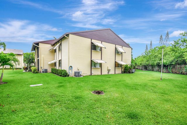 323 Pine Ridge Circle A-1, Greenacres, FL 33463