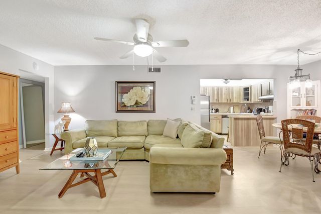 323 Pine Ridge Circle A-1, Greenacres, FL 33463