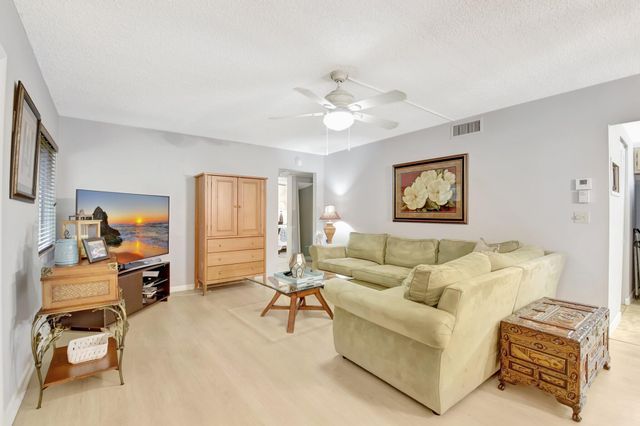 323 Pine Ridge Circle A-1, Greenacres, FL 33463