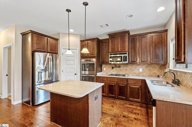 135 Adams Creek Place, Simpsonville, SC 29681