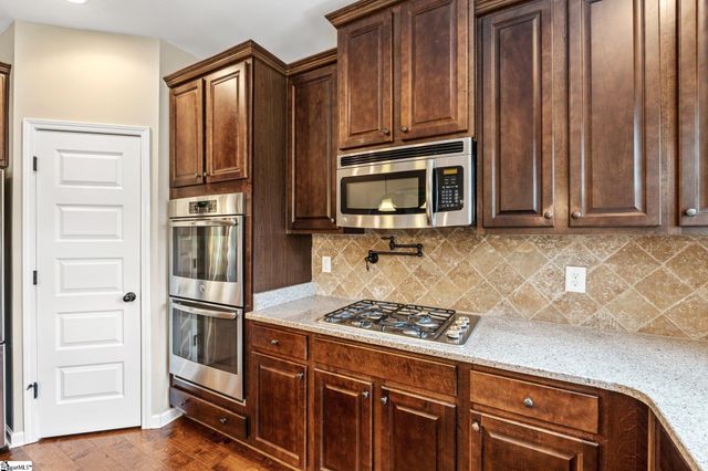 135 Adams Creek Place, Simpsonville, SC 29681