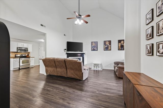 1009 Hendricks Ct, Clarksville, TN 37040