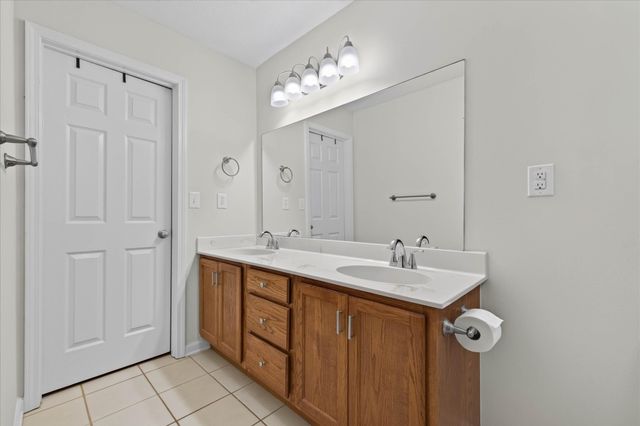 1009 Hendricks Ct, Clarksville, TN 37040