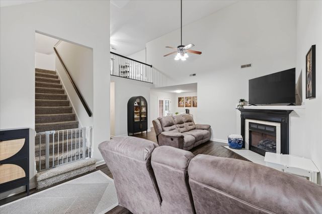 1009 Hendricks Ct, Clarksville, TN 37040