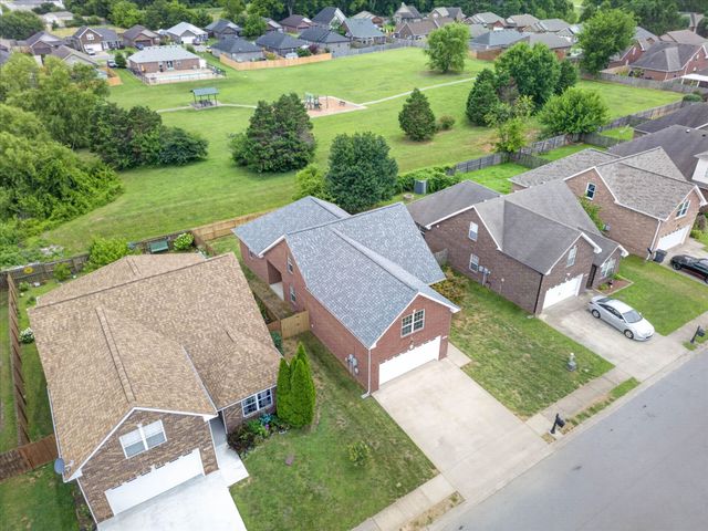 1009 Hendricks Ct, Clarksville, TN 37040