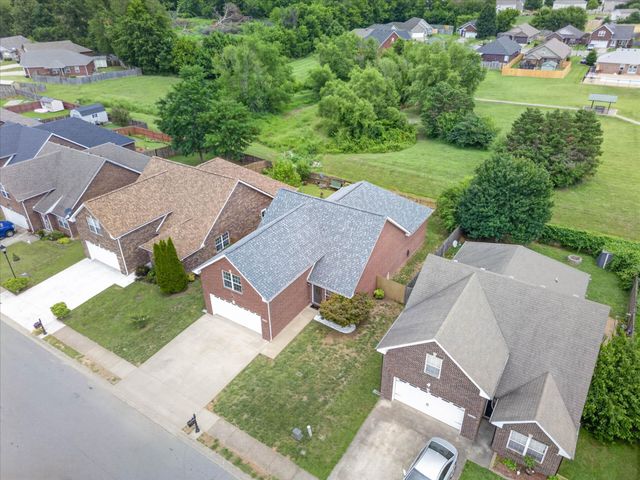 1009 Hendricks Ct, Clarksville, TN 37040