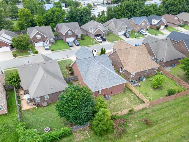 1009 Hendricks Ct, Clarksville, TN 37040