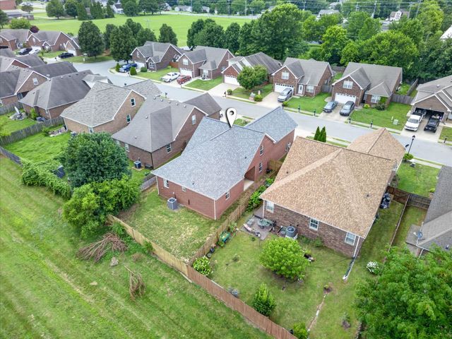 1009 Hendricks Ct, Clarksville, TN 37040
