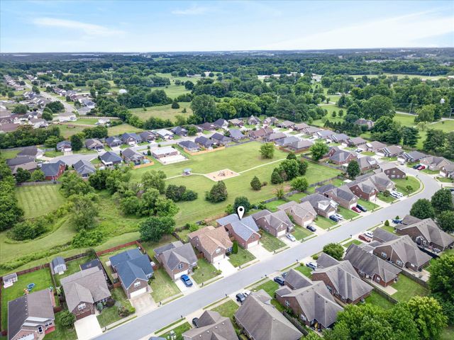 1009 Hendricks Ct, Clarksville, TN 37040