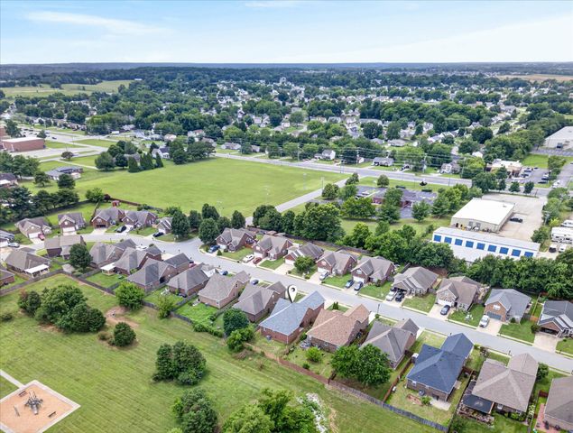 1009 Hendricks Ct, Clarksville, TN 37040