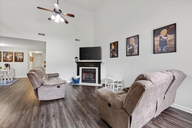 1009 Hendricks Ct, Clarksville, TN 37040
