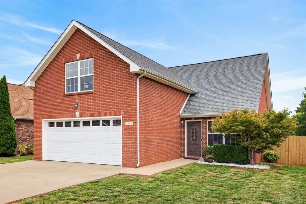 1009 Hendricks Ct, Clarksville, TN 37040