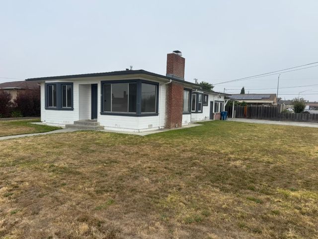85 Paloma Avenue, Salinas, CA 93905