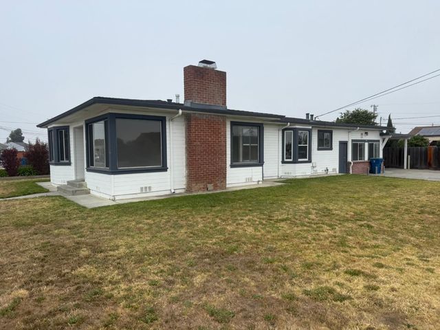 85 Paloma Avenue, Salinas, CA 93905