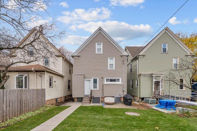 3360 N Newhall STREET, Milwaukee, WI 53211