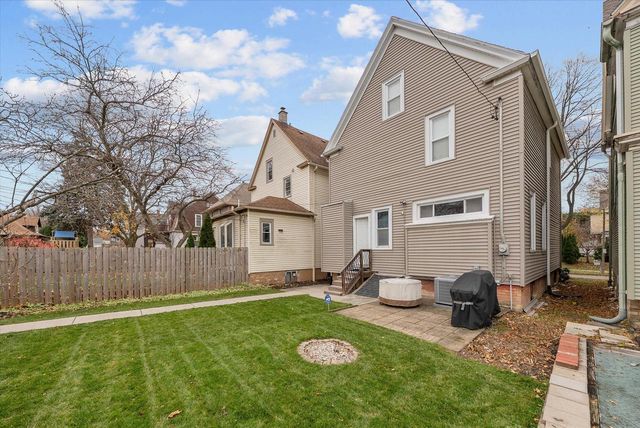 3360 N Newhall STREET, Milwaukee, WI 53211