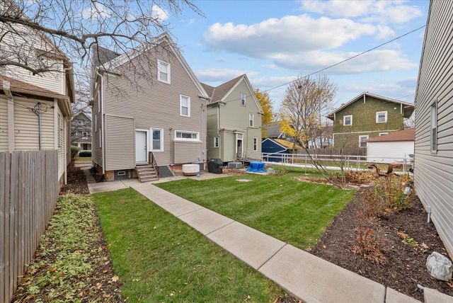 3360 N Newhall STREET, Milwaukee, WI 53211