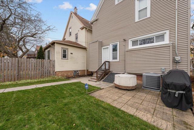 3360 N Newhall STREET, Milwaukee, WI 53211