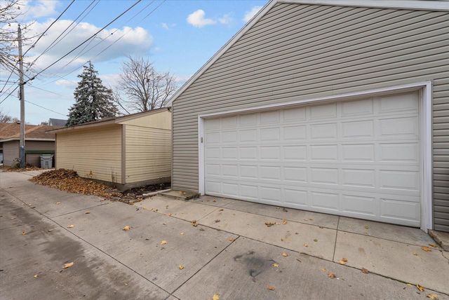 3360 N Newhall STREET, Milwaukee, WI 53211