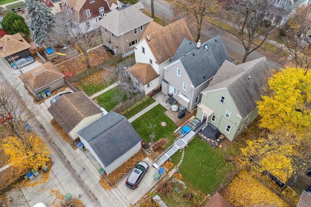 3360 N Newhall STREET, Milwaukee, WI 53211