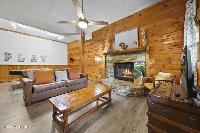 322 Brown Wren Way, Gatlinburg, TN 37738