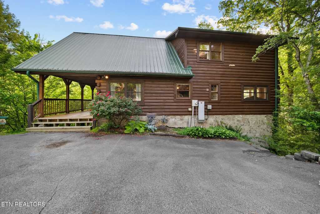 322 Brown Wren Way, Gatlinburg, TN 37738