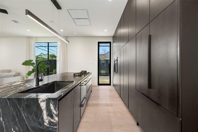 419 W 30th Street, Houston, TX 77018