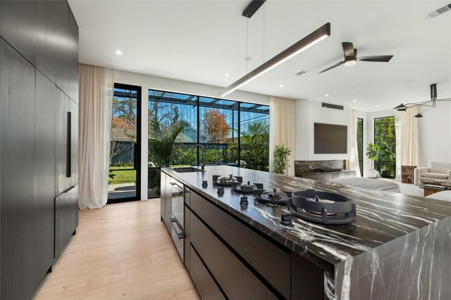 419 W 30th Street, Houston, TX 77018