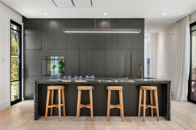 419 W 30th Street, Houston, TX 77018