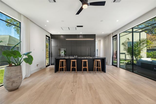 419 W 30th Street, Houston, TX 77018