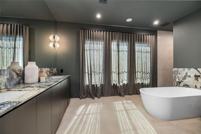 419 W 30th Street, Houston, TX 77018