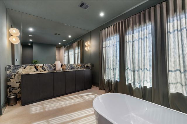 419 W 30th Street, Houston, TX 77018