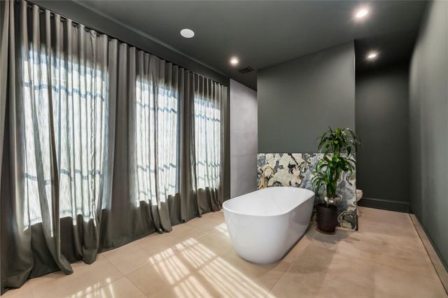 419 W 30th Street, Houston, TX 77018