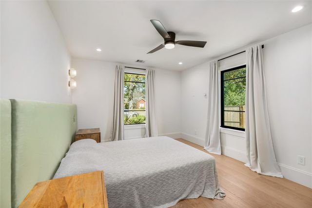 419 W 30th Street, Houston, TX 77018