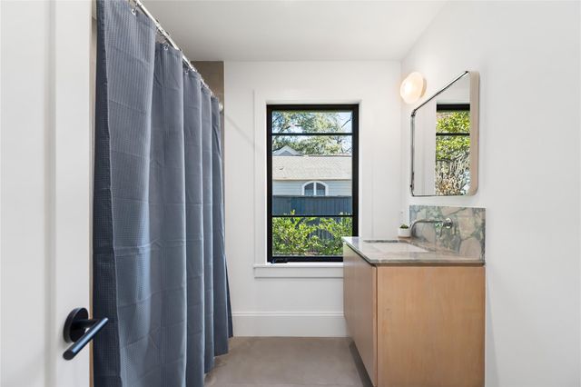 419 W 30th Street, Houston, TX 77018