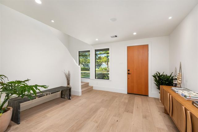 419 W 30th Street, Houston, TX 77018
