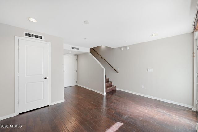 526 W 1ST Street 106, Tempe, AZ 85281