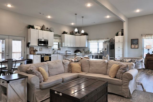 2063 Goff Ridge Road, Pineville, MO 64856