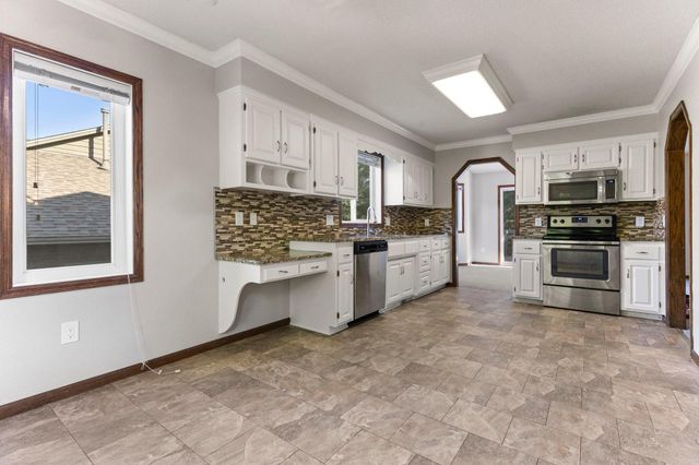 1434 Eastlake Drive, Chaska, MN 55318