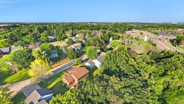 1434 Eastlake Drive, Chaska, MN 55318