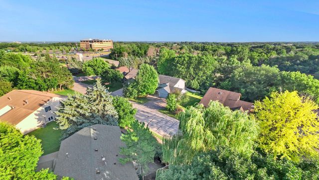 1434 Eastlake Drive, Chaska, MN 55318