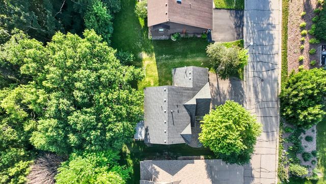 1434 Eastlake Drive, Chaska, MN 55318