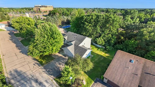1434 Eastlake Drive, Chaska, MN 55318